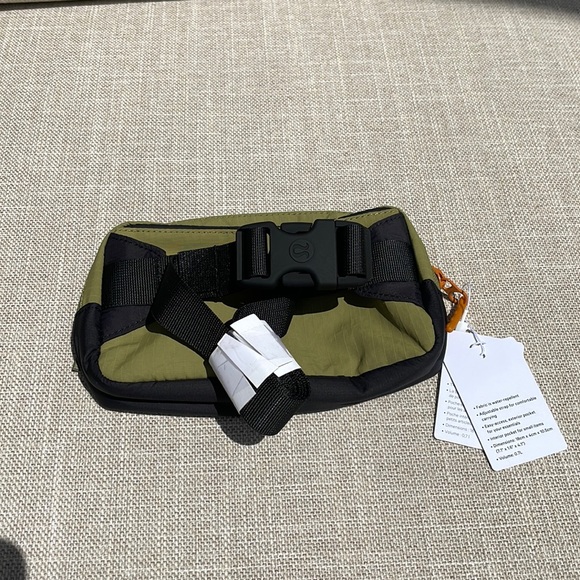 Mini everywhere belt bag lululemon bronze green/black - Picture 4 of 4